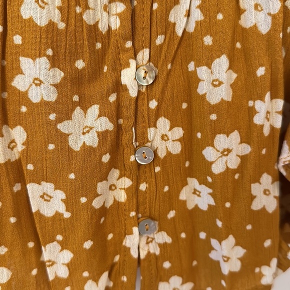 Floral plunge neck backless butterfly sleeve top - Picture 3 of 5